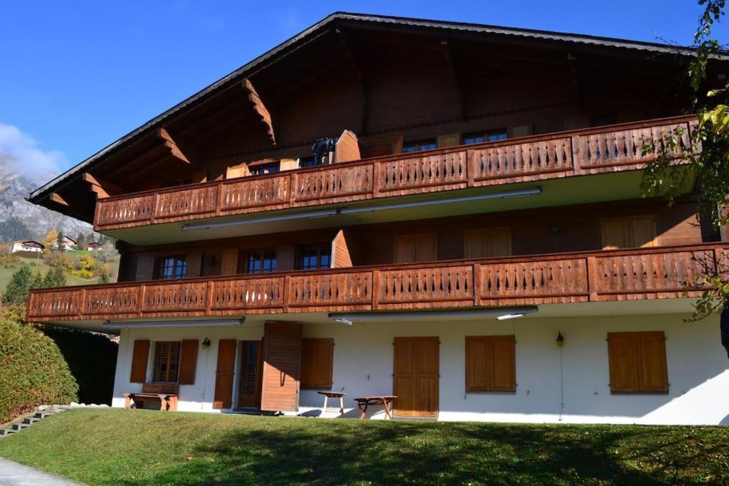 Cozy Apartment In The Heart Of The Alps Chateau-d'Oex Bagian luar foto