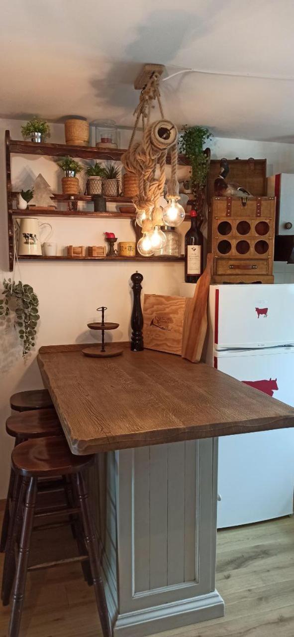 Cozy Apartment In The Heart Of The Alps Chateau-d'Oex Ruang foto